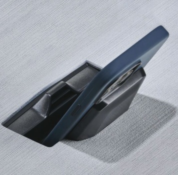 Aura - Einbau-Magnethalterung mit kabelloser Ladefunktion - 10 W