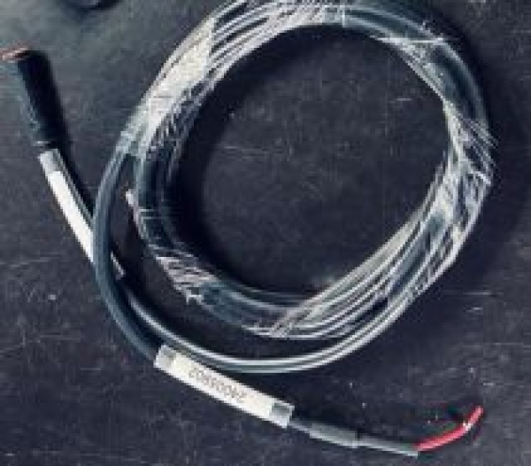 Simnet Overmolded PowerCable with Terminator mit Universal Converter